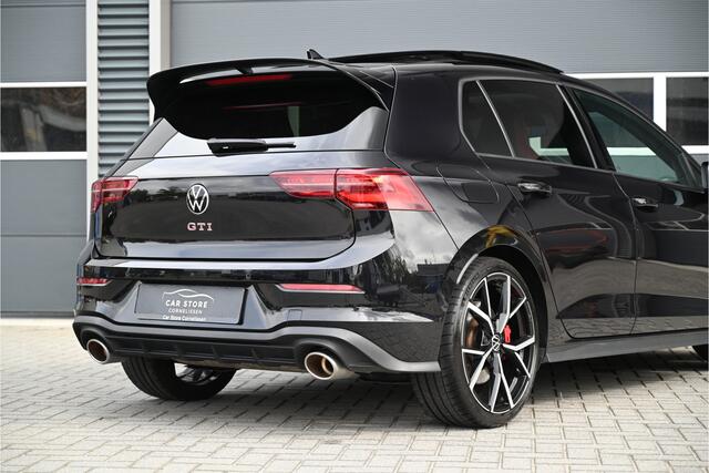 Volkswagen GOLF 2.0 TSI GTI CLUBSPORT 300 PK / PANO / LEDER / IQ LIGHTS / STOELKOELING / CAMERA / MEMORY / ACC