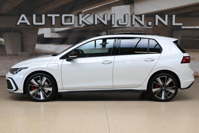 Volkswagen GOLF 1.4 eHybrid 245pk GTE | DCC | Pano | Head-up | Trekhaak | 100% (Dealer) onderhouden label
