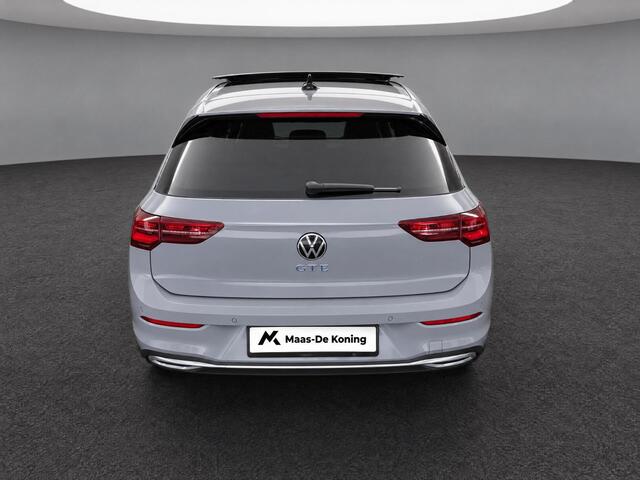 Volkswagen GOLF 1.4 eHybrid 245pk DSG GTE · Panoramadak · Camera · Head-Up Display · Inklap. Trekhaak · Apple/Android Car Play · Parkeerassistent · Garantie t/m 19-12-2026 of 100.000km