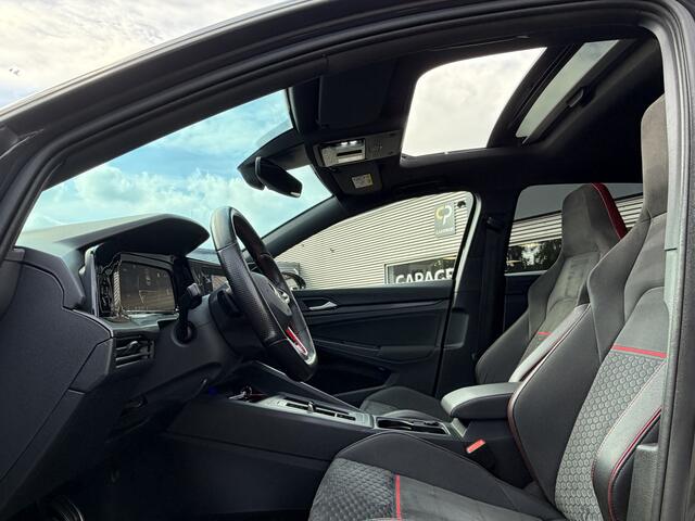 Volkswagen GOLF 2.0 TSI GTI Clubsport | H&K | Panodak | Camera | IQ Light