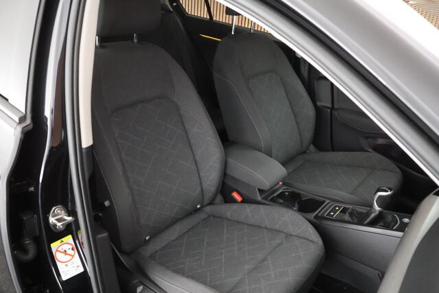 Volkswagen GOLF 1.0 TSI 110pk Life Privacyglass ACC Navigatie