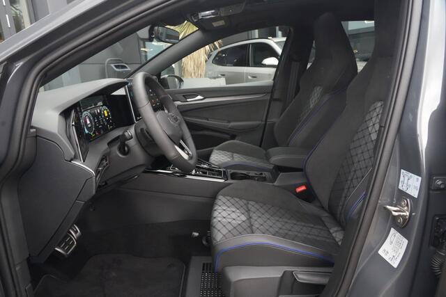 Volkswagen GOLF 1.5 eTSI R-Line Edition | 150 PK | DSG | PANO | 360° CAMERA | LED | ACC Sportief, modern en bijzonder compleet: deze Volkswagen Golf 1.5 eTSI R-Line uit 2026 combineert de sportieve uitstraling van de R-Line met de efficiënte 1.5 eTSI mild-hybrid aandrijflijn.