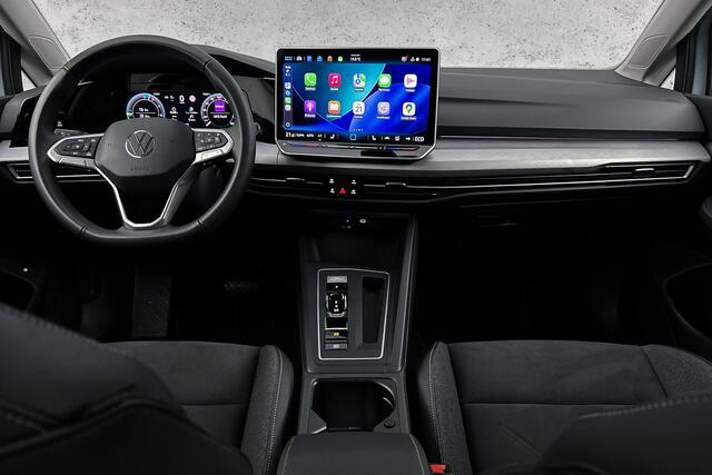 Volkswagen GOLF Life plus 1.5 TSI eHybrid | Stoelverwarming | Adaptieve cruise control | Camera