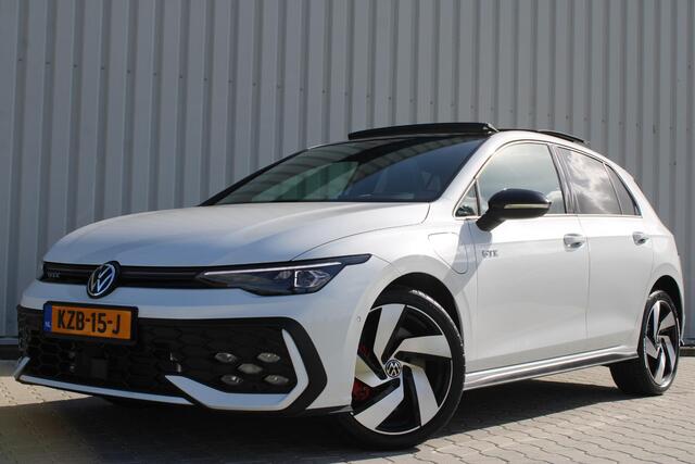 Volkswagen GOLF 1.5 eHybrid GTE | Incl. 12 maanden garantie | Schuif/kantel dak | Stoel/Stuur verwarming | Stoel ventilatie | Trekhaak | Apple CarPlay/Android Auto | Head-Up Display | Adaptieve cruise control | Achterruitrijcamera | Keyless Entry/Start | Climate Controle | Parkeersensoren | Parkeer Assistentie | IQ.Lights | Navigatie |