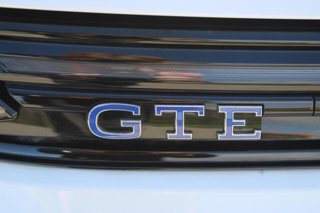 Volkswagen GOLF 1.5 eHybrid GTE | Incl. 12 maanden garantie | Schuif/kantel dak | Stoel/Stuur verwarming | Stoel ventilatie | Trekhaak | Apple CarPlay/Android Auto | Head-Up Display | Adaptieve cruise control | Achterruitrijcamera | Keyless Entry/Start | Climate Controle | Parkeersensoren | Parkeer Assistentie | IQ.Lights | Navigatie |