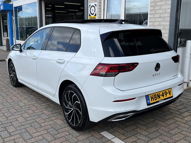 Volkswagen GOLF 1.4 eHybrid Style / AUTOMAAT/ PANO/ PARK. SENSOREN/ MEMORY SEATS/ STOEL-STUURVERWARM./ ERGO ACTIVE/ ADAPT. CRUISE/ TRAVEL ASISST/ MASSAGE FUNCTIE/ APP CONNECT/ NAVI/ CLIMA/ DAB