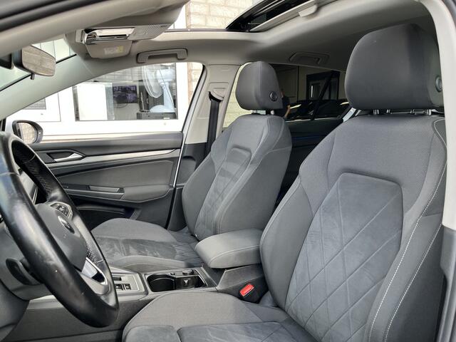 Volkswagen GOLF 1.4 eHybrid Style / AUTOMAAT/ PANO/ PARK. SENSOREN/ MEMORY SEATS/ STOEL-STUURVERWARM./ ERGO ACTIVE/ ADAPT. CRUISE/ TRAVEL ASISST/ MASSAGE FUNCTIE/ APP CONNECT/ NAVI/ CLIMA/ DAB