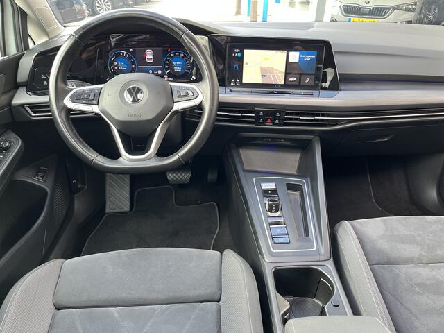 Volkswagen GOLF 1.4 eHybrid Style / AUTOMAAT/ PANO/ PARK. SENSOREN/ MEMORY SEATS/ STOEL-STUURVERWARM./ ERGO ACTIVE/ ADAPT. CRUISE/ TRAVEL ASISST/ MASSAGE FUNCTIE/ APP CONNECT/ NAVI/ CLIMA/ DAB