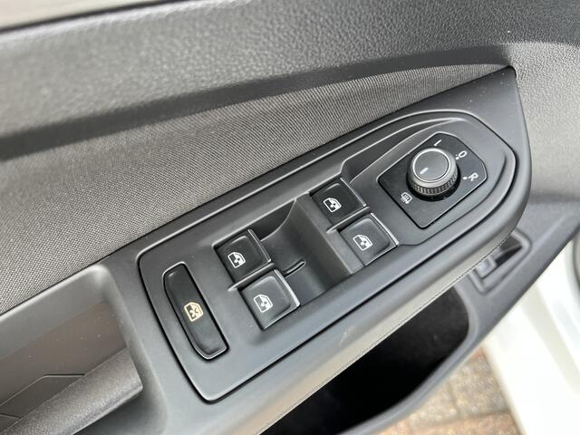 Volkswagen GOLF 1.4 eHybrid Style / AUTOMAAT/ PANO/ PARK. SENSOREN/ MEMORY SEATS/ STOEL-STUURVERWARM./ ERGO ACTIVE/ ADAPT. CRUISE/ TRAVEL ASISST/ MASSAGE FUNCTIE/ APP CONNECT/ NAVI/ CLIMA/ DAB