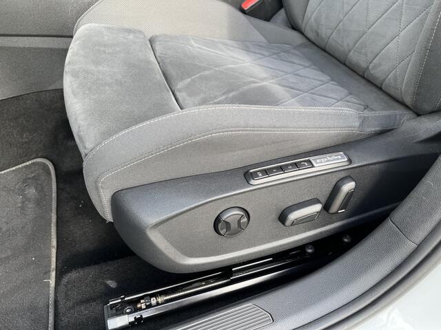 Volkswagen GOLF 1.4 eHybrid Style / AUTOMAAT/ PANO/ PARK. SENSOREN/ MEMORY SEATS/ STOEL-STUURVERWARM./ ERGO ACTIVE/ ADAPT. CRUISE/ TRAVEL ASISST/ MASSAGE FUNCTIE/ APP CONNECT/ NAVI/ CLIMA/ DAB