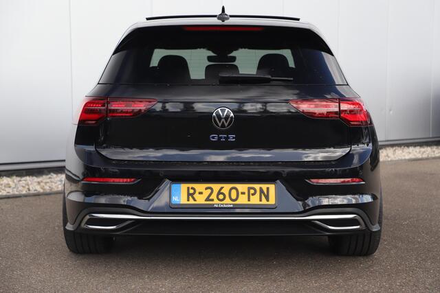 Volkswagen GOLF 1.4 eHybrid GTE 245PK SOH 96% Panoramadak IQ Light 19 inch OZ Racing Vredestein All-season Head Up Display Stuur & Stoelverwarming Sfeerverlichting