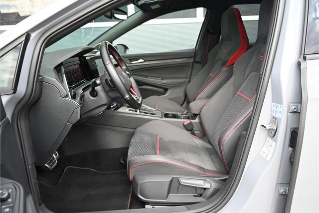 Volkswagen GOLF 2.0 TSI CLUBSPORT 300 PK 45 JAHRE / PANO / AKRAPOVIC / HEAD UP / IQ LIGHTS / HARMAN KARDON / FULL OPTIONS