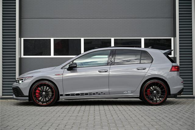 Volkswagen GOLF 2.0 TSI CLUBSPORT 300 PK 45 JAHRE / PANO / AKRAPOVIC / HEAD UP / IQ LIGHTS / HARMAN KARDON / FULL OPTIONS