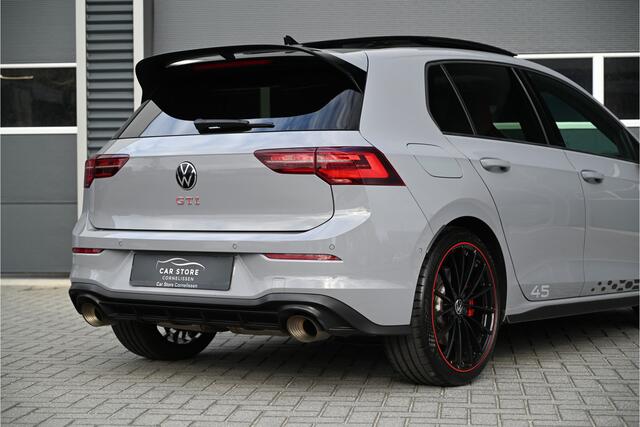 Volkswagen GOLF 2.0 TSI CLUBSPORT 300 PK 45 JAHRE / PANO / AKRAPOVIC / HEAD UP / IQ LIGHTS / HARMAN KARDON / FULL OPTIONS
