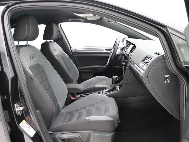 Volkswagen GOLF Variant 1.5 TSI 150pk Highline Business R / Automaat