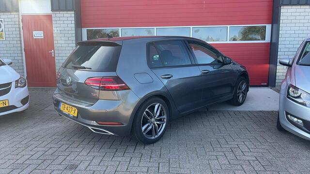 Volkswagen GOLF 1.5 TSI Highline Business AUTOMAAT / PANORAMADAK / KEYLESS / TREKHAAK / FULL LED / CAMERA / STOELVERW / SFEER / CLIMA