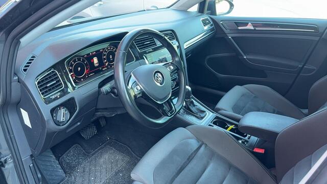 Volkswagen GOLF 1.5 TSI Highline Business AUTOMAAT / PANORAMADAK / KEYLESS / TREKHAAK / FULL LED / CAMERA / STOELVERW / SFEER / CLIMA