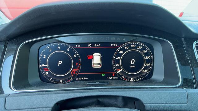 Volkswagen GOLF 1.5 TSI Highline Business AUTOMAAT / PANORAMADAK / KEYLESS / TREKHAAK / FULL LED / CAMERA / STOELVERW / SFEER / CLIMA