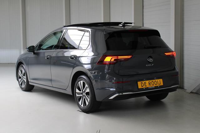Volkswagen GOLF 1.5 eTSI Life Energy Panoramadak | Navigatie | Keyless | Stoel- en Stuurverwarming | Parkeercamera