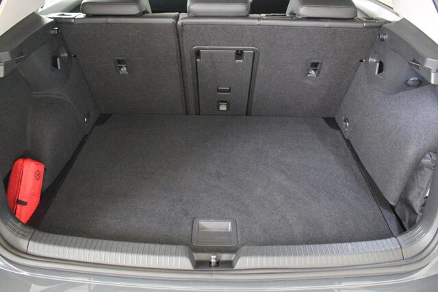 Volkswagen GOLF 1.5 eTSI Life Energy Panoramadak | Navigatie | Keyless | Stoel- en Stuurverwarming | Parkeercamera