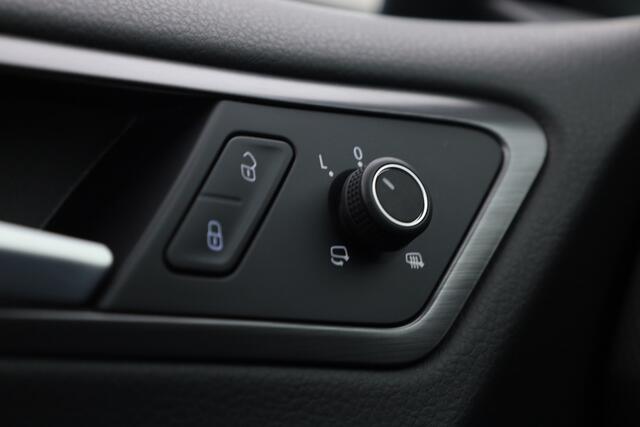 Volkswagen GOLF 1.0 TSI Comfortline | Rijklaar! | Adapt. Cruise | Camera | Stoelverw. | CarPlay + NAV | Trekhaak | DAB