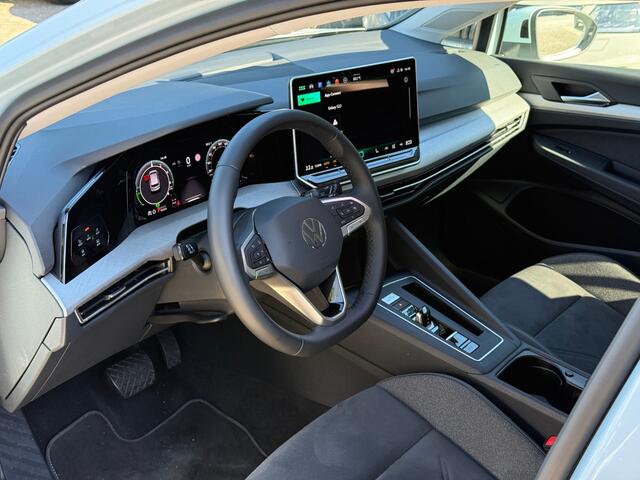 Volkswagen GOLF 1.5 eHybrid Life Edition | keyless | camera | dodehoek |