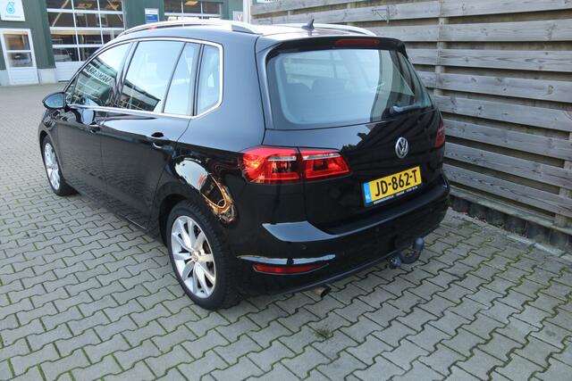 Volkswagen GOLF SPORTSVAN 1.2 TSI Highline / Navigatie / Climate / Stoelverwarming / all season banden