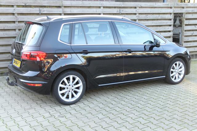 Volkswagen GOLF SPORTSVAN 1.2 TSI Highline / Navigatie / Climate / Stoelverwarming / all season banden