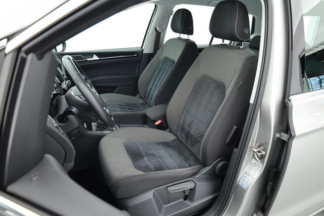 Volkswagen GOLF SPORTSVAN 1.2 TSI Highline DSG | Camera | All Seasons | Trekhaak | Clima | PDC