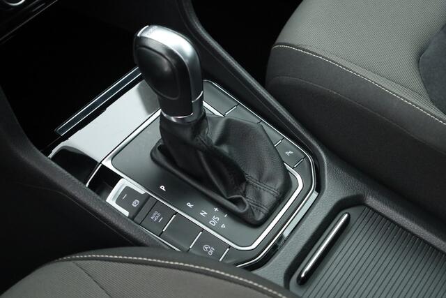 Volkswagen GOLF SPORTSVAN 1.2 TSI Highline DSG | Camera | All Seasons | Trekhaak | Clima | PDC