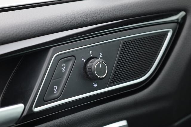 Volkswagen GOLF SPORTSVAN 1.2 TSI Highline DSG | Camera | All Seasons | Trekhaak | Clima | PDC