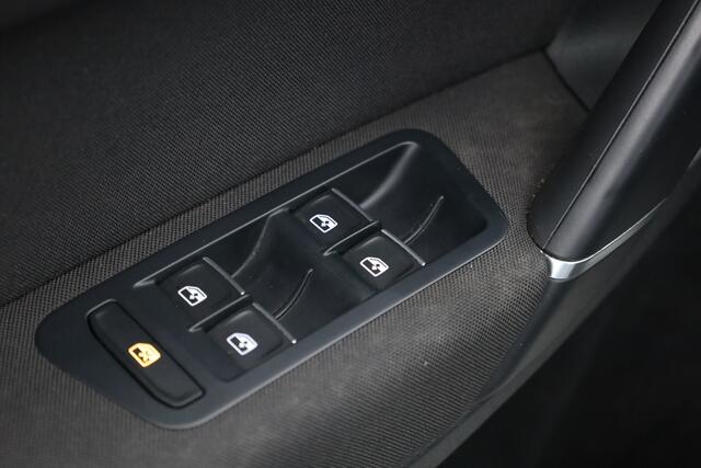 Volkswagen GOLF SPORTSVAN 1.2 TSI Highline DSG | Camera | All Seasons | Trekhaak | Clima | PDC