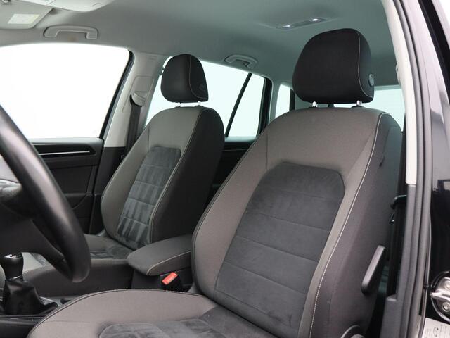 Volkswagen GOLF SPORTSVAN 1.2 TSi 110 Pk Highline | Navigatie | Trekhaak | 17 Inch | Privacy Glass | Camera | 99.713 Km!!