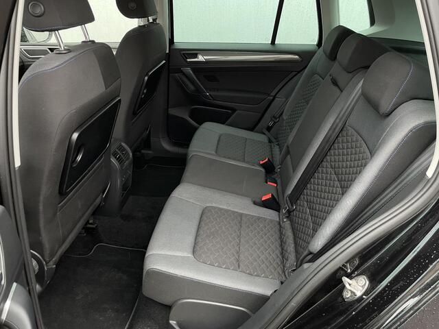 Volkswagen GOLF SPORTSVAN 1.0 TSI DSG Comfortline / Navigatie / Automatische Airco / Lichmetalen velgen / Licht & Zicht pakket / Trekhaak / Voorstoelen verwarmd