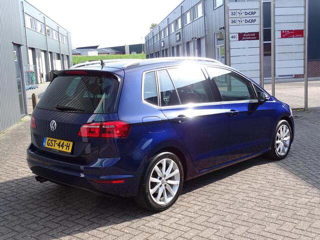 Volkswagen GOLF SPORTSVAN 1.4 TSI Highline Automaat, F1-Flippers, Navigatie, Multimedia, Airco/ECC, CruiseControl, Stoelverwarming, Trekhaak afneembaar, Parkeersensoren, Lm-velgen, Bedienbaar stuur
