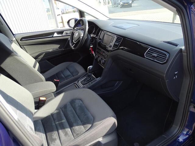 Volkswagen GOLF SPORTSVAN 1.4 TSI Highline Automaat, F1-Flippers, Navigatie, Multimedia, Airco/ECC, CruiseControl, Stoelverwarming, Trekhaak afneembaar, Parkeersensoren, Lm-velgen, Bedienbaar stuur
