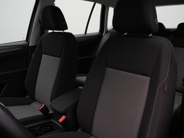 Volkswagen GOLF SPORTSVAN 1.0 TSI 115 pk DSG Trendline | Trekhaak | Parkeersensoren voor/achter | Climatronic