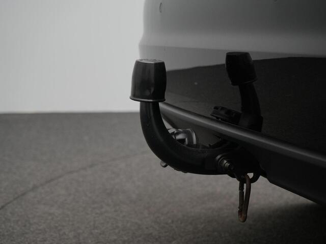 Volkswagen GOLF SPORTSVAN 1.0 TSI 115 pk DSG Trendline | Trekhaak | Parkeersensoren voor/achter | Climatronic