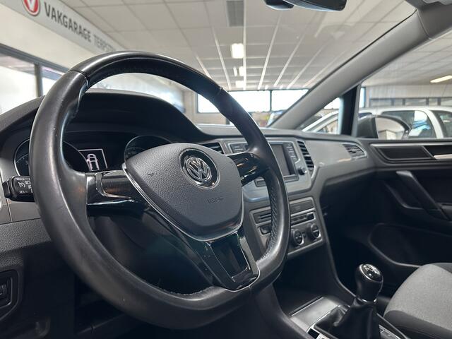 Volkswagen GOLF SPORTSVAN 1.2 TSI Highline/ Trekhaak/ Stoelverw./ Navi/ Clima/ Cruise/ Elek. pakket/ Isofix/ Bluetooth/ Armsteun/ LEDER. Stuur/ 15'' LMV/ PDC V+A.
