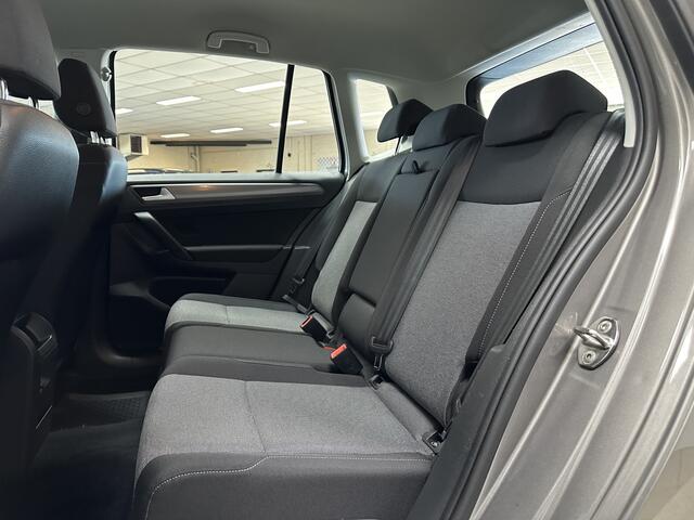 Volkswagen GOLF SPORTSVAN 1.2 TSI Highline/ Trekhaak/ Stoelverw./ Navi/ Clima/ Cruise/ Elek. pakket/ Isofix/ Bluetooth/ Armsteun/ LEDER. Stuur/ 15'' LMV/ PDC V+A.
