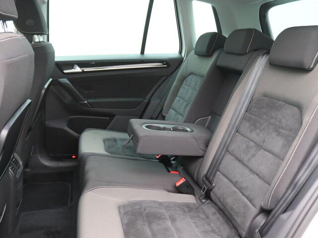 Volkswagen GOLF SPORTSVAN 1.2 TSI Highline 105PK DSG Achteruitrijcamera, Keyless, Navi, Cruise Controle, Clima, Trekhaak, 17" LM Velgen