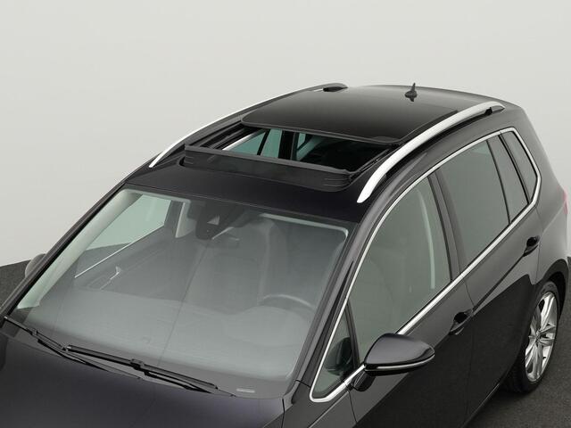 Volkswagen GOLF SPORTSVAN 1.5 TSI 150 pk ACT Highline Edition | Panoramadak | Trekhaak | Achteruitrijcamera | Navigatie | Stoelverwarming | Massage