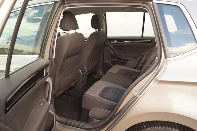 Volkswagen GOLF SPORTSVAN 1.6 TDI 110pk DSG Connected Series -ECC-CAM-NAVI-