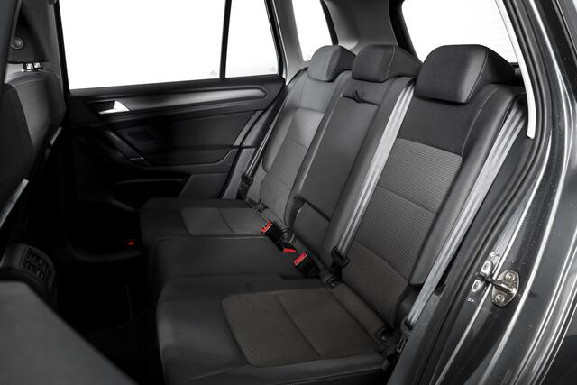 Volkswagen GOLF SPORTSVAN 1.5 TSI ACT 130 PK Comfortline - Automaat | Adapt. Cruise | Stoelverw. | PDC | Camera | NAV. | ECC | DAB | Trekhaak | LM 16" |