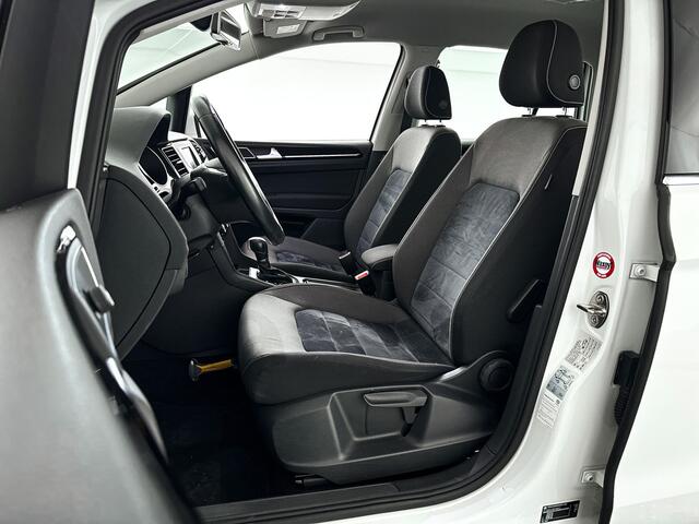 Volkswagen GOLF SPORTSVAN 1.2 TSI Highline | Parkeercamera | Stoelverwarming | Navigatie | Trekhaak