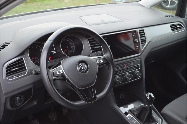 Volkswagen GOLF SPORTSVAN 1.5 TSI Stoelverwarming Led Koplampen Cruise Control Trekhaak 1400 KG Parkeersens. V+A