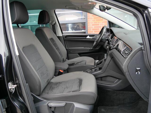 Volkswagen GOLF SPORTSVAN 1.2 TSI 111PK Automaat Highline | TREKHAAK | CAMERA | CARPLAY |