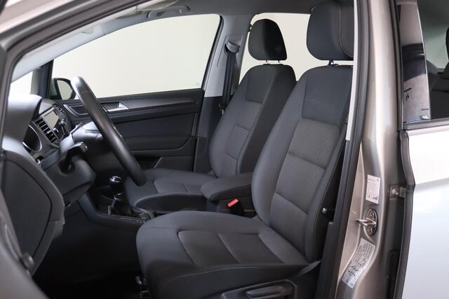 Volkswagen GOLF SPORTSVAN 1.0 TSI Comfortline Apple Carplay/Android Auto, ACC, 16DKM!!, Camera, DAB, Stoelverwarming,