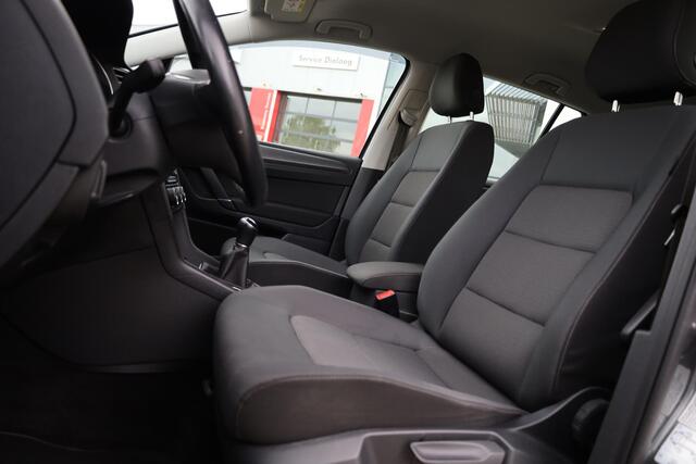 Volkswagen GOLF SPORTSVAN 1.0 TSI Comfortline trekhaak, achteruitrijcamera, navigatie, MF Stuurwiel, spiegel pakket, stoelverwarming, ACC, PDC voor en achter, Dealeronderhouden, 16" LMV