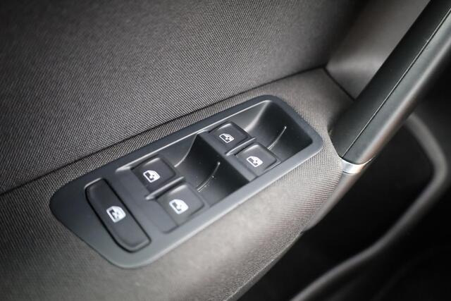 Volkswagen GOLF SPORTSVAN 1.0 TSI Comfortline trekhaak, achteruitrijcamera, navigatie, MF Stuurwiel, spiegel pakket, stoelverwarming, ACC, PDC voor en achter, Dealeronderhouden, 16" LMV
